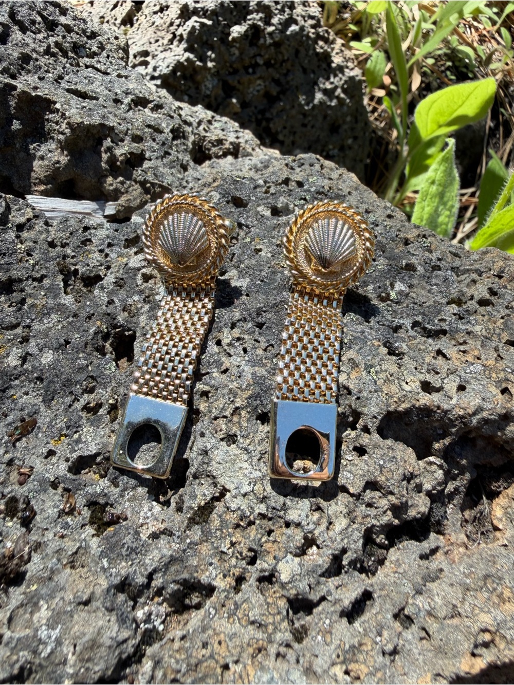 Gold Tone Shell Cufflinks - Picture 3 of 3